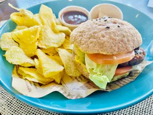 GEDFree Chicken Burger With Houses & GF Chips