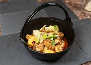 Premium Chicken Claypot (Spicy)香辣鸡公煲
