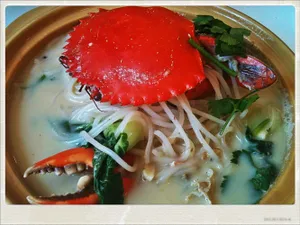 Claypot Beehoon Soup with Crab 螃蟹砂煲米粉汤