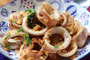 Stirred Fried Squid with Fish Sauce
