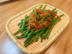 Flat Beans Stir Fried with Radish 菜脯四季豆